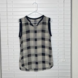 Banana republic sleeveless blouse size M